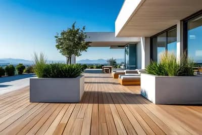 Terrasse bois ou composite en Moselle : le comparatif